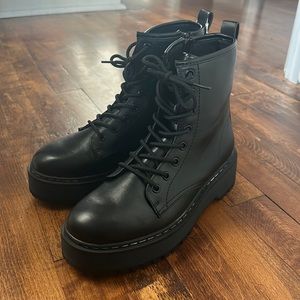 Universal Thread Combat Boots